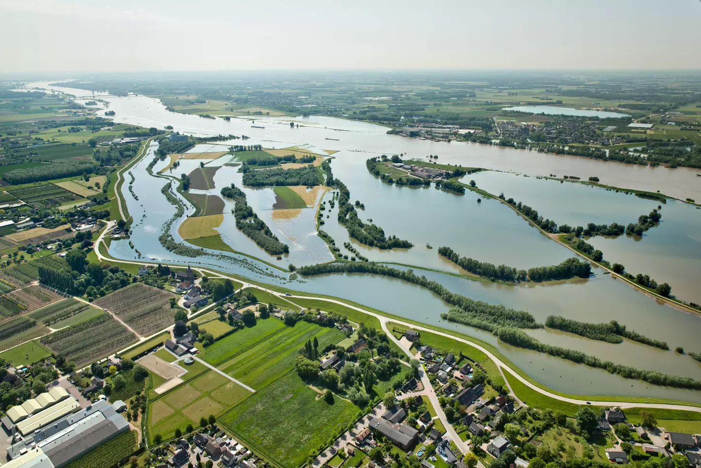   Il fiume Waal esondato vicino a Dodewaard, in Olanda