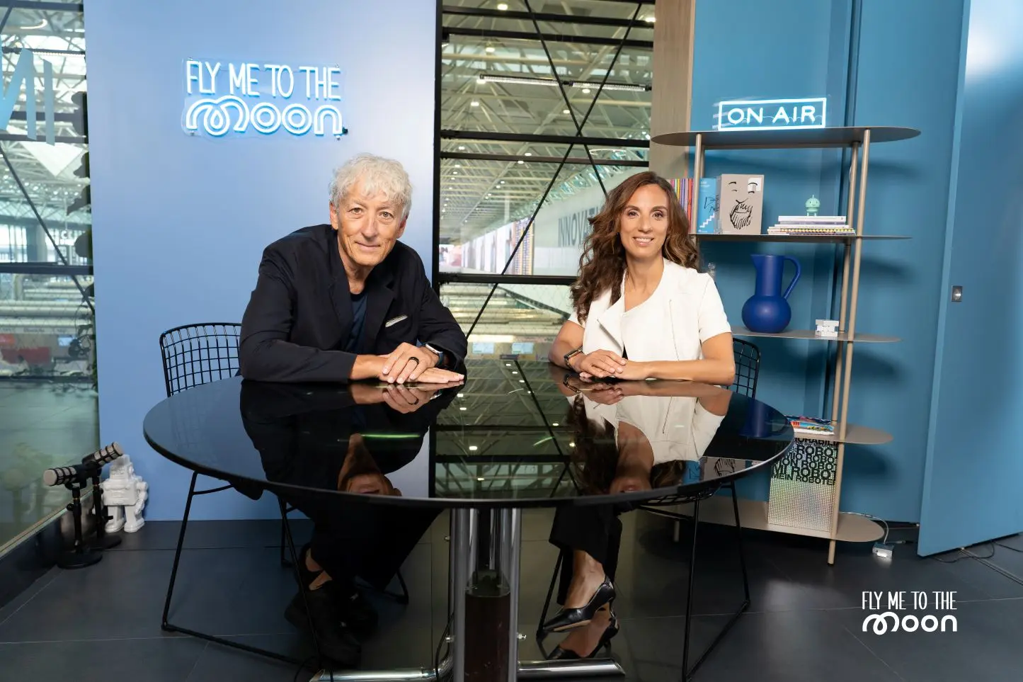 Riccardo Luna con Maddalena Adorno, intervistata nel terzo episodio di "Fly Me To The Moon", il nuovo podcast di Mundys